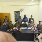 पलामू के तोलरा-लालगढ़ मार्ग पर स्थित वाईन शॉप के पास वाहन चेकिंग में कार सवार एक अपराधी लोडेड हथियार के साथ धराया, दो फरार