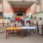 लखीसराय के खडगवारा स्थित घर से शराब लोड पिकअप जब्त, आधा दर्जन आरोपी गिरफ्तार, बोकारो से मंगाया गया था खेप