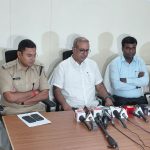 रांची के तमाड़ इलाके में स्थित अर्द्धनिर्मित भवन में 150 से अधिक अभ्यर्थियों को रटाया जा रहा था प्रश्नोत्तर, 10-15 लाख में पास कराने ठेका, परीक्षा माफिया सरगना समेत 164 गिरफ्तार