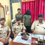 सिमडेगा के सोनारटोली स्थित खेल मैदान के पास ब्राउन शुगर बेचते आरोपी गिरफ्तार, गुमला के मनीष से मांगवाता था खेप