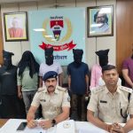 हजारीबाग में टीपी-5 के पास स्थित झाड़ी में लूटपाट की वारदात अंजाम देने की योजना बना रहे अपराधी हथियार के साथ गिरफ्तार, नंदिनी ज्वेलर्स लुट में रहा है शामिल