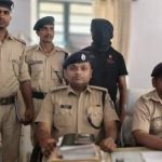 औरंगाबाद में फर्जी IPS बनकर लोगों से ठगी करने वाला आरोपी गिरफ्तार, एनआईए लिखा वर्दी समेत अन्य समान बरामद