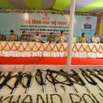 ऑपरेशन “नवजीवन”: कोल्हान एवं सारंडा में सक्रिय 33 लाख के आठ इनामी समेत 27 नक्सलियों ने 16 हथियार और 2857 गोलियां के साथ किया सरेंडर