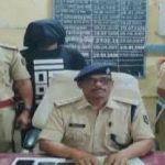 सुपौल के गद्दी गांव स्थित घर में छापेमारी कर पुलिस ने गांजा, हथियार समेत अन्य सामान किया बरामद, एक युवती समेत दो गिरफ्तार