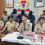 हजारीबाग पुलिस का खुलासाः अपराधियों ने सोशल मिडिया से जाना कि बैंक ऑफ महाराष्ट्र देती है गोल्ड लोन, दो माह पूर्व किया था रेकी, 912.22 ग्राम सोना और 20 लाख नगद के साथ सरगना समेत तीन गिरफ्तार