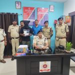 रांची: शौचालय गए यात्री का बैग उड़ाया, चतरा का सुबोध गिरफ्तार, 5 हजार नकद-आधार-पैन कार्ड बरामद
