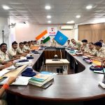 कोडरमाः थाना परिसर अब होंगे साफ-सुथरे: एसपी ने वृक्षारोपण और थाना दिवस के दिए निर्देश