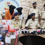 भेष बदलकर नशे का कारोबार: जमशेदपुर के सिमुलडांगा स्थित NH-33 पर गुमटी से लेकर गांव तक फैला था जाल, 2 गिरफ्तार