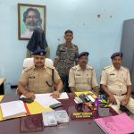 चतरा: नदी से चोरी हुई बाईक बरामद, नंबर प्लेट बदलकर चला रहा था बिहार का युवक गिरफ्तार