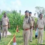 खेत में नग्न अवस्था में मिला युवक का शव, आंख और कान के पास गहरे जख्म, अपराधियों की तलाश जारी