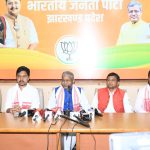“कांग्रेस-मिशनरी ने आदिवासियों को बरगलाया, डेमोग्राफी बदलने पर सरकार चुप”: बाबूलाल मरांडी का हमला