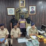 गोड्डा के तेलनी मोड़ पर हादसे से खुला हाईवे लुटेरों का राज: तीन लुटेरे दो हथियार के साथ गिरफ्तार