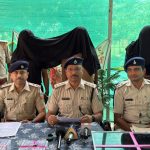 स्कूल और घरों में चोरी करने वाला गिरोह का खुलासा:  चार शातिर चोर गिरफ्तार, भारी मात्रा में सोने-चांदी के जेवरात और गाड़ियां बरामद