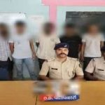 कासिमबाजार स्थित खपरैल के मकान में सजा था नशे का बाज़ार, मुंगेर पुलिस ने छापेमारी कर 8 तस्करों को दबोचा
