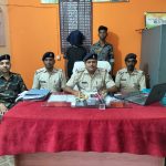 पदमा में दुकान का ताला तोड़कर चोरी का खुलासा, 5 जैक और प्रेशर मशीन समेत आरोपी गिरफ्तार