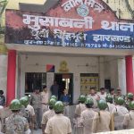 संवेदनशील इलाकों में फ्लैग मार्च, पंडालों के आसपास बाइक से गश्त; पुलिस अधिकारियों ने संभाला मोर्चा